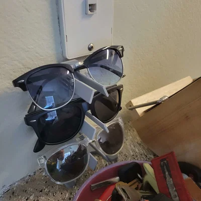Giá đỡ kính mát (Sunglasses Stand)