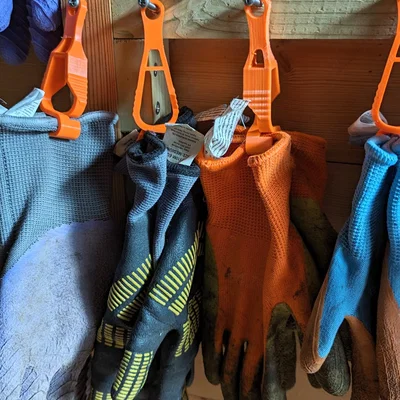 Kẹp treo găng tay (Gloves clip for hanging)