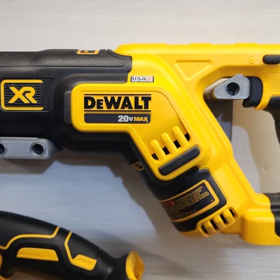 Giá treo tường cho máy cưa kiếm Dewalt XR Compact DCS367B