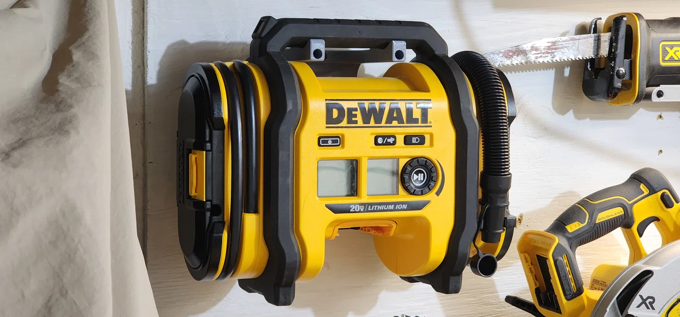 Giá treo tường cho máy bơm lốp DEWALT DCC020IB 20V MAX - Image 3