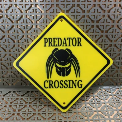 Bảng hiệu “Predator Crossing”