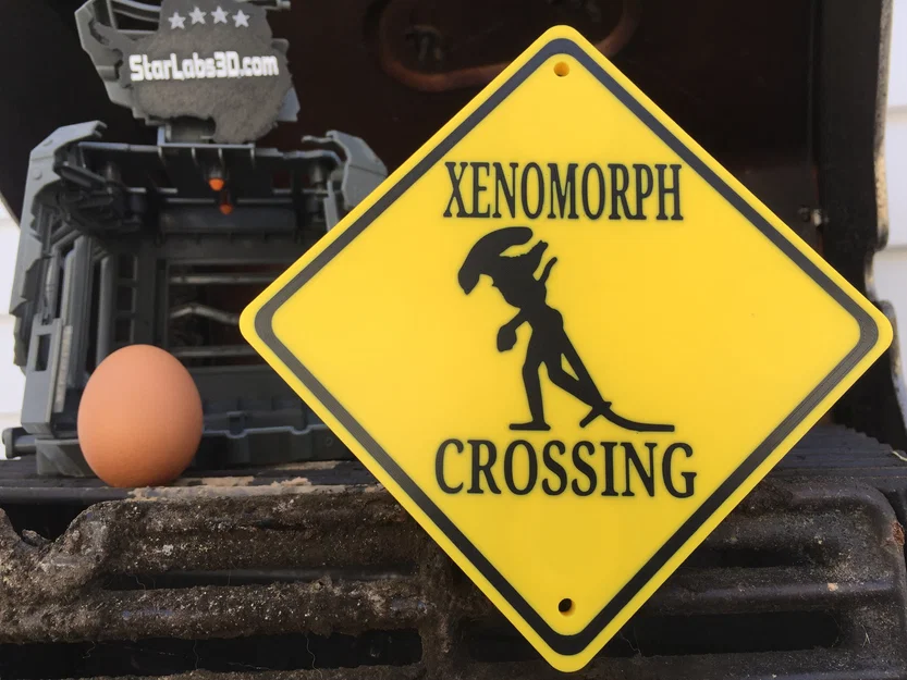 Bảng Cảnh Báo Băng Qua Xenomorph (Xenomorph Crossing Sign) - Image 1