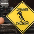 Bảng Cảnh Báo Băng Qua Xenomorph (Xenomorph Crossing Sign) - Thumbnail 1