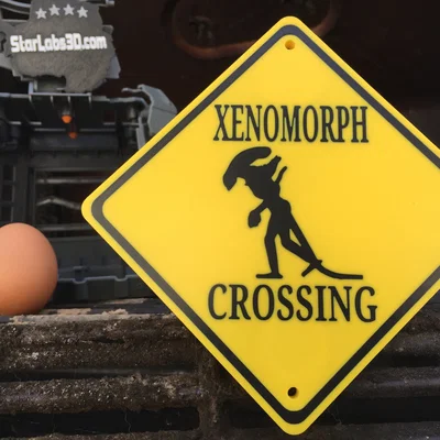 Bảng Cảnh Báo Băng Qua Xenomorph (Xenomorph Crossing Sign)