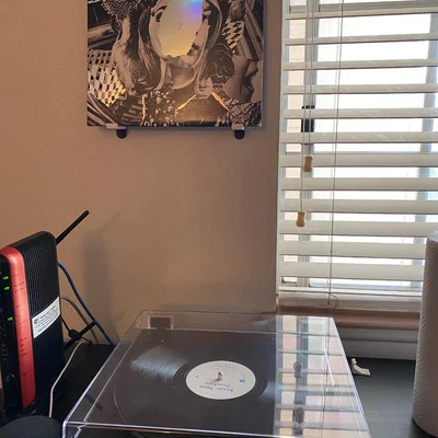 Giá treo tường đĩa Vinyl (Now Playing)