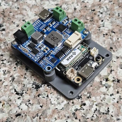 Adapter enclosure cho Meshtastic RAK + Waveshare Solar