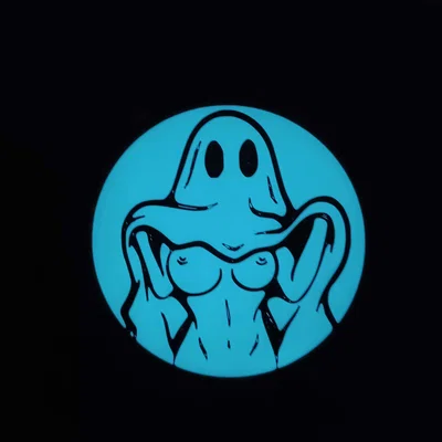 Boo-bies! – Wall art đổi màu cho Halloween