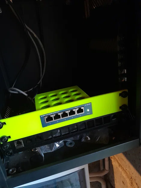 Giá đỡ Rack 10 inch cho switch TP-LINK TL-SG105 - Image 1