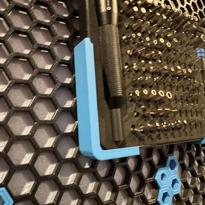 Giá treo bộ dụng cụ iFixit Manta trên bảng Honeycomb Storage Wall