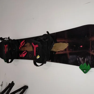 Giá treo snowboard gắn tường