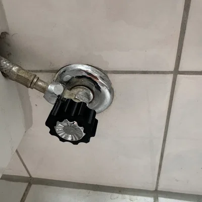 Dụng cụ hỗ trợ vặn van góc (Drehhilfe) tiện lợi cho gia đình