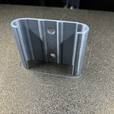 Ngàm gắn ổ cứng Samsung T7 Shield cố định dưới bàn làm việc