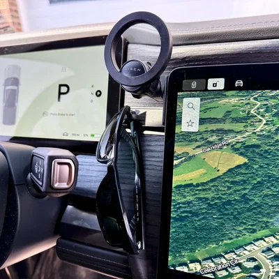 EVO Phone Mount V4 cho Rivian R1T & R1S
