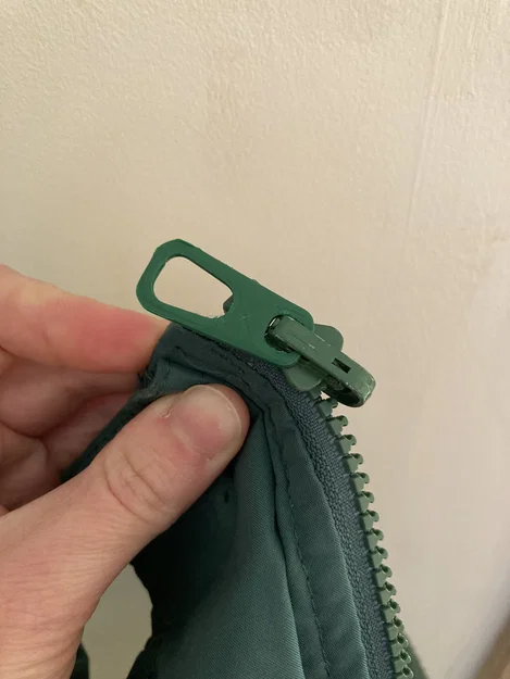 Tay kéo khóa kéo có chốt (Locking Zipper Pull Tab) - Image 1