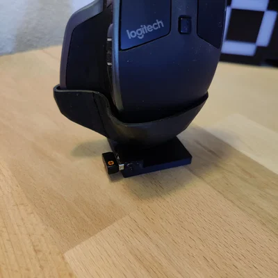 Đế đỡ chuột Logitech MX Master 3 có tích hợp khe cắm USB