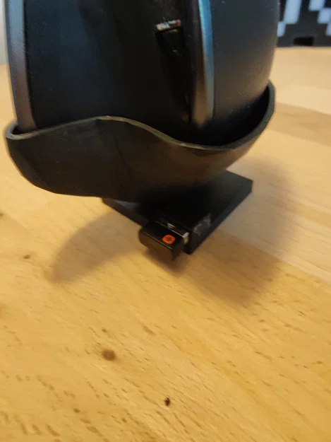 Đế đỡ chuột Logitech MX Master 3 có tích hợp khe cắm USB - Image 2