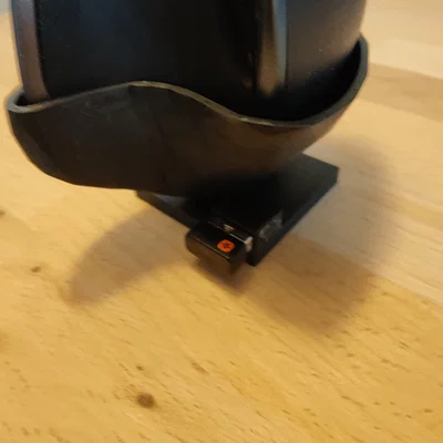 Đế đỡ chuột Logitech MX Master 3 có tích hợp khe cắm USB