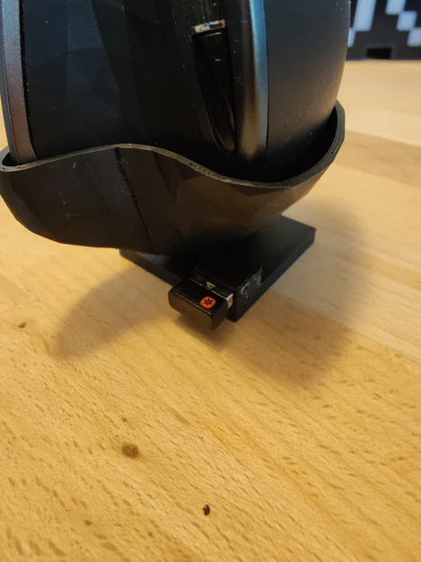 Đế đỡ chuột Logitech MX Master 3 có tích hợp khe cắm USB - Image 3