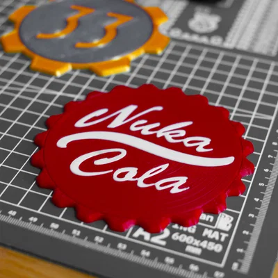 Lót Ly Fallout: Bánh Răng Vault 33 & Nắp Nuka Cola (Không Cần MMU/AMS)