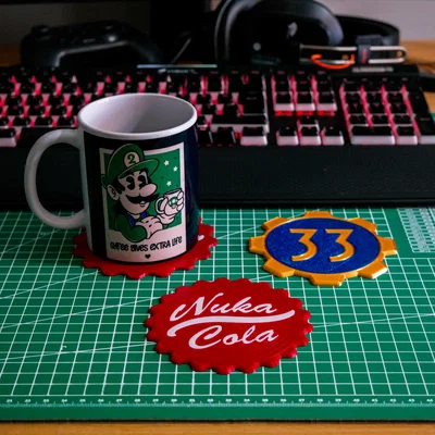 Lót Ly Fallout: Bánh Răng Vault 33 & Nắp Nuka Cola (Không Cần MMU/AMS)