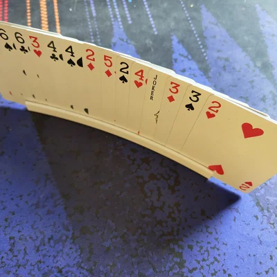 Giá đỡ bài tây đơn giản (Simple Playing card holder)