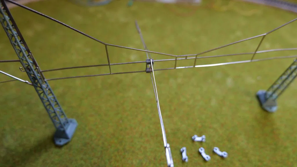 Bộ cách điện dây dẫn cho khung đỡ Märklin cổ điển (H0) - Image 1