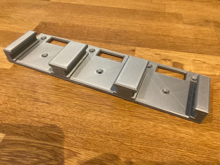 Giá treo pin Makita (Makita Battery Holder) - Image 1