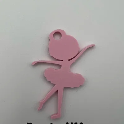 Vũ công treo túi đồ múa hoặc balo