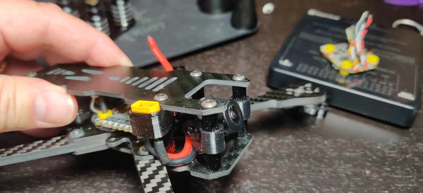 Ngàm cố định cổng nguồn XT30 cho khung drone Grinderino - Image 2