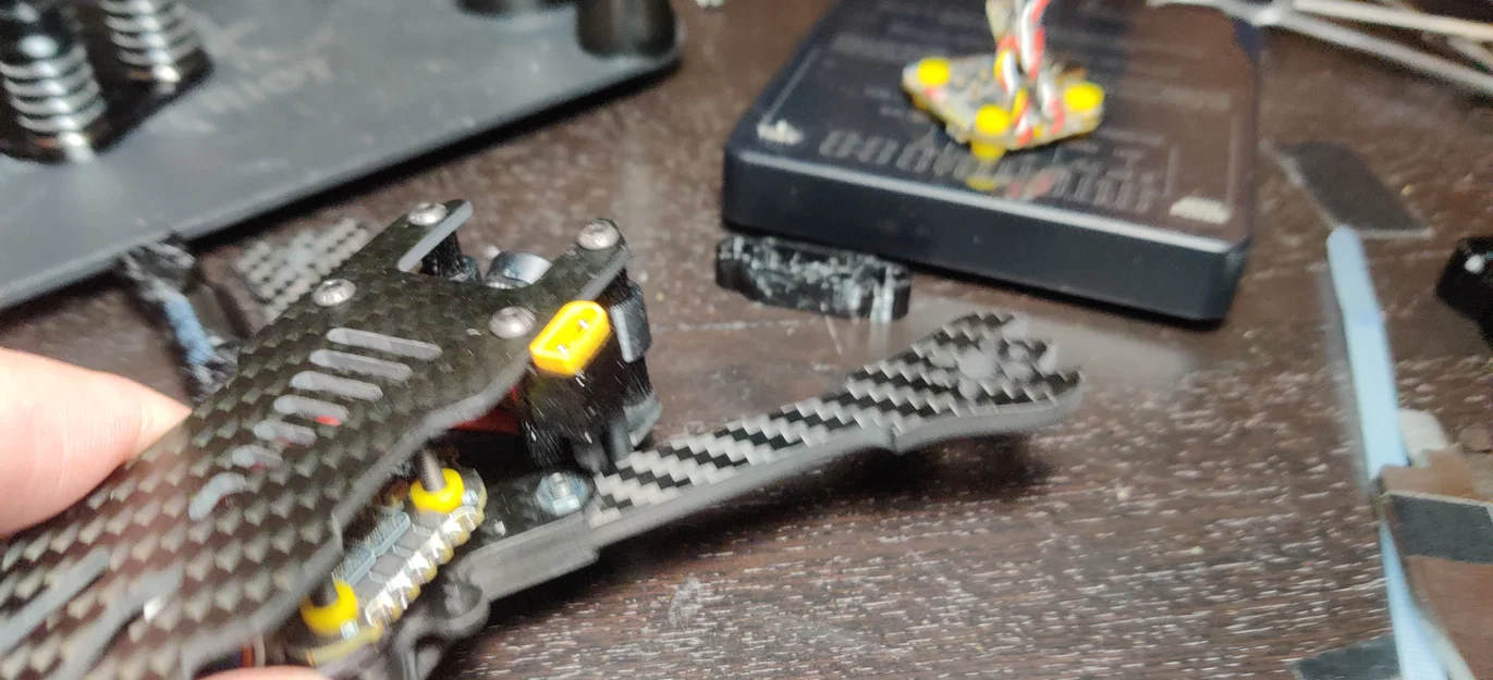 Ngàm cố định cổng nguồn XT30 cho khung drone Grinderino - Image 3