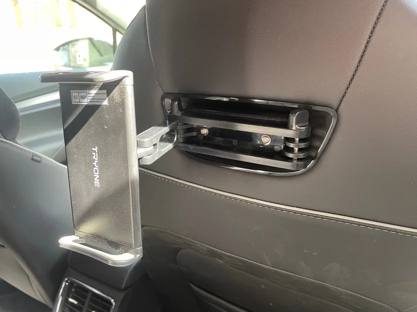 Skoda Enyaq IV Sportline - Giá đỡ tablet gắn tựa đầu - Image 2
