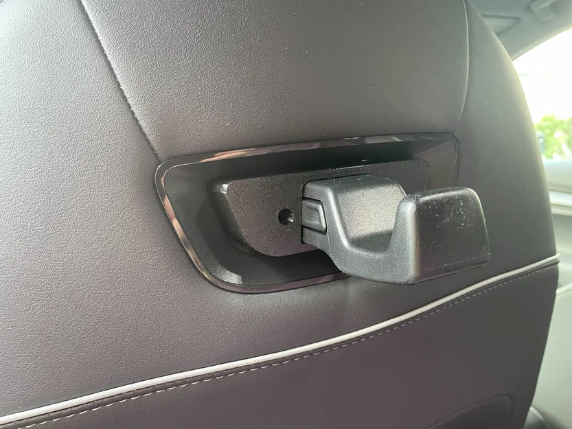 Skoda Enyaq IV Sportline - Smart Holder (Giá đỡ gắn headrest) - Image 3