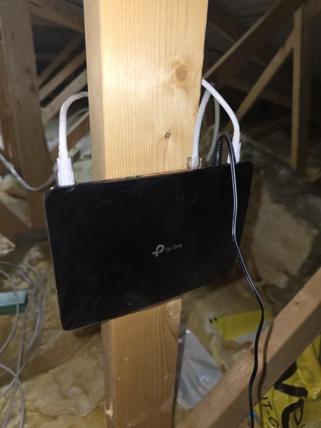 Giá treo tường tối ưu cho modem TP-Link Archer MR600 - Image 1