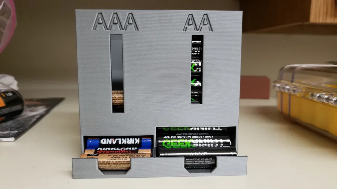 Hộp nhả pin kèm nắp (Battery Dispenser With Lid) - Image 1
