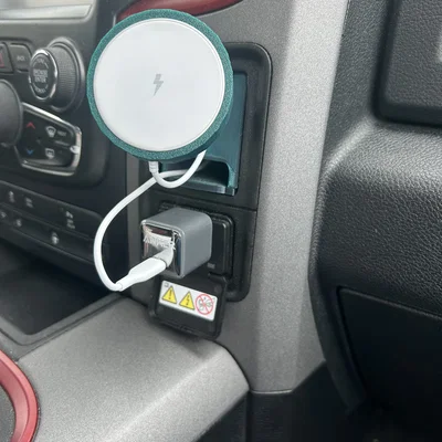 Ngàm Gắn Điện Thoại Cho Xe RAM 1500 2500 3500 (Thế Hệ 4)