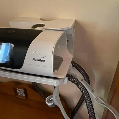 Giá treo tường cho máy CPAP Airsense 11