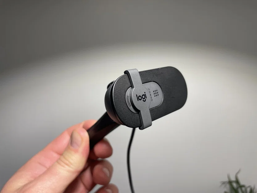 Ngàm gắn camera Logitech Brio 101 (Logitech Brio 101 Camera Mount) - Image 2