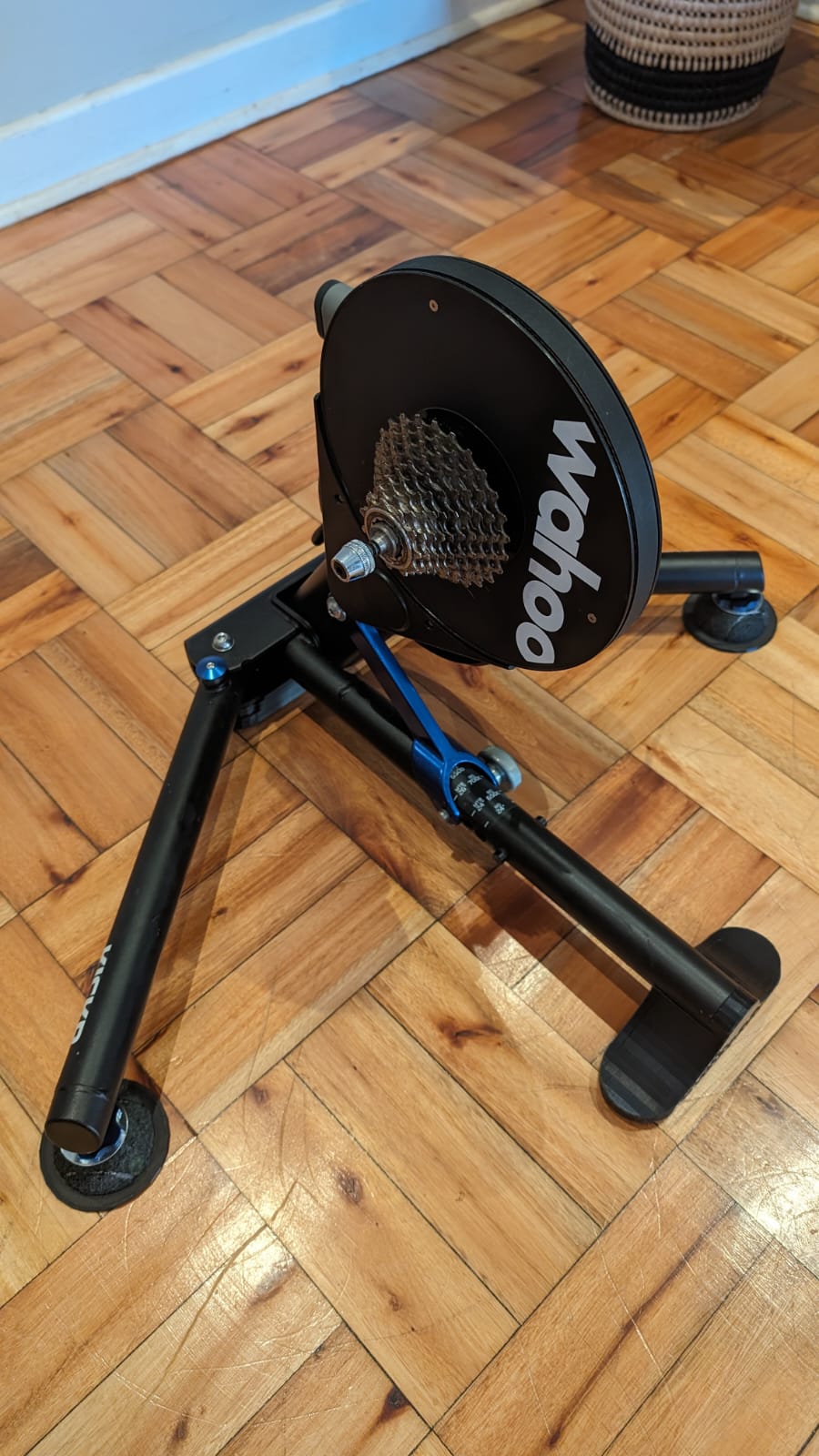 Wahoo Kickr v4 “Rockr” (updated) – Bộ đế cho phép lắc ngang