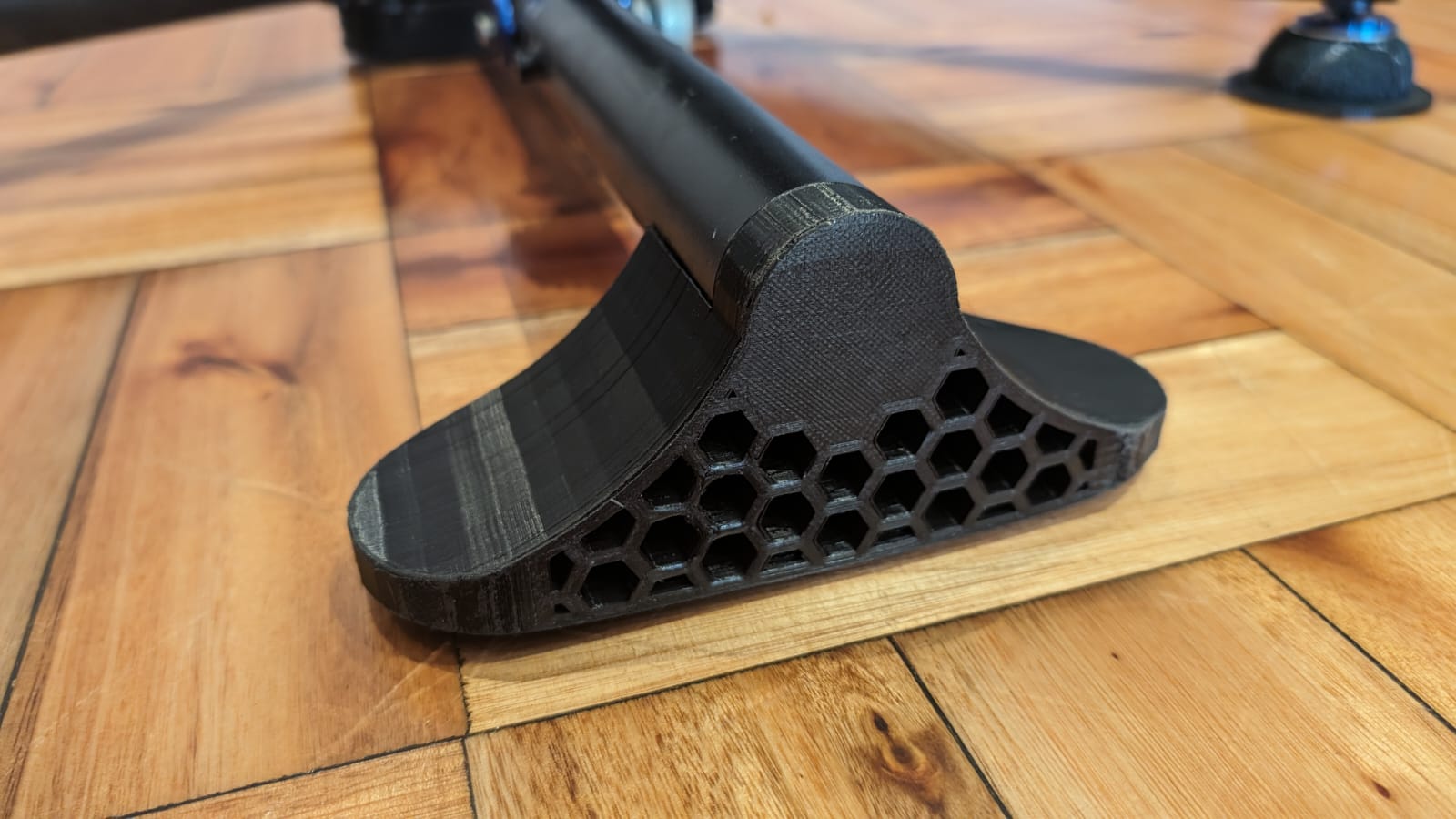 Wahoo Kickr v4 “Rockr” (updated) – Bộ đế cho phép lắc ngang