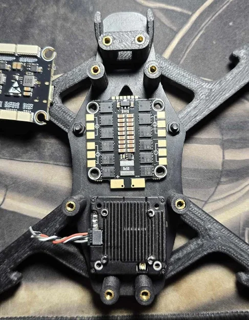 Khung Glu4 4" FPV Drone Frame in 3D (Freestyle, bền, hỗ trợ 20x20/30x30) - Image 9