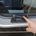 Tay nắm trong cửa sau Land Rover Discovery 2 dời lên vị trí cao hơn - Thumbnail 1