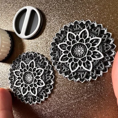 Bông tai mandala hoa đa màu (Floral multi color mandala earing)