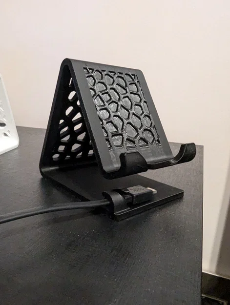 Kệ đỡ điện thoại kèm kẹp giữ dây sạc (Phone Stand with Cable Holder) - Image 1
