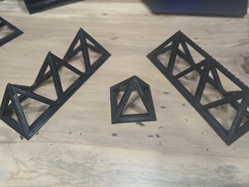 Painting Triangles (Bộ kê sơn kèm giá đỡ) - Image 1