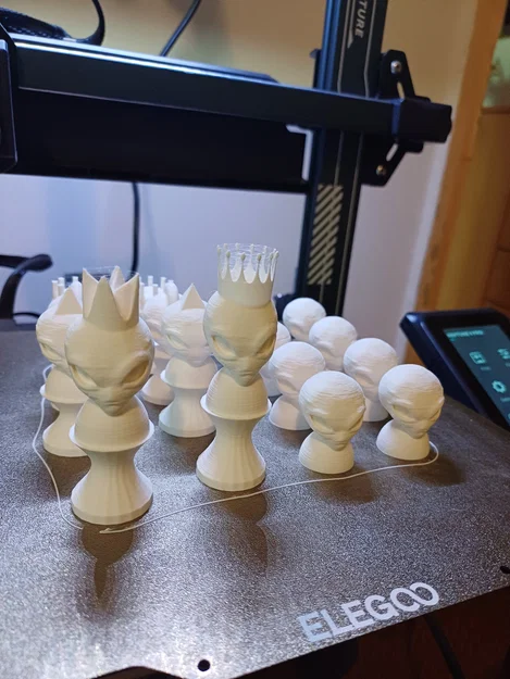 Bộ quân cờ vua Alien Head (Người ngoài hành tinh) in 3D độc đáo - Image 1