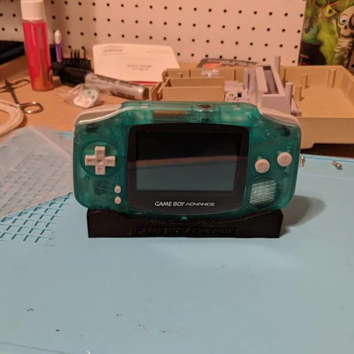 Kệ trưng bày màn hình Game Boy Advance