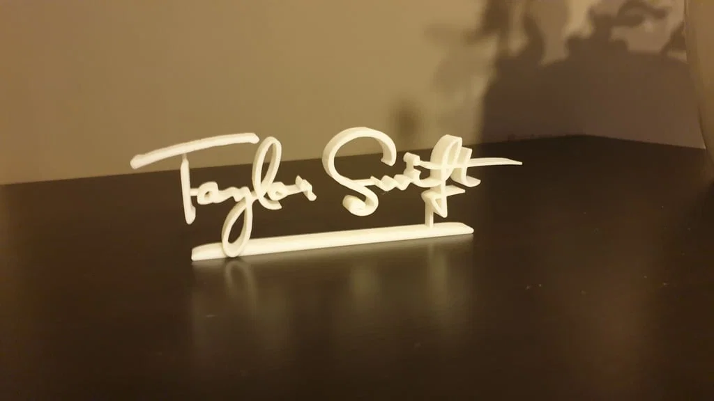 Logo chữ ký Taylor Swift 3D – đồ trang trí - Image 1