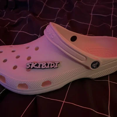 Phụ kiện trang trí dép Crocs chữ Skibidi cực chất
