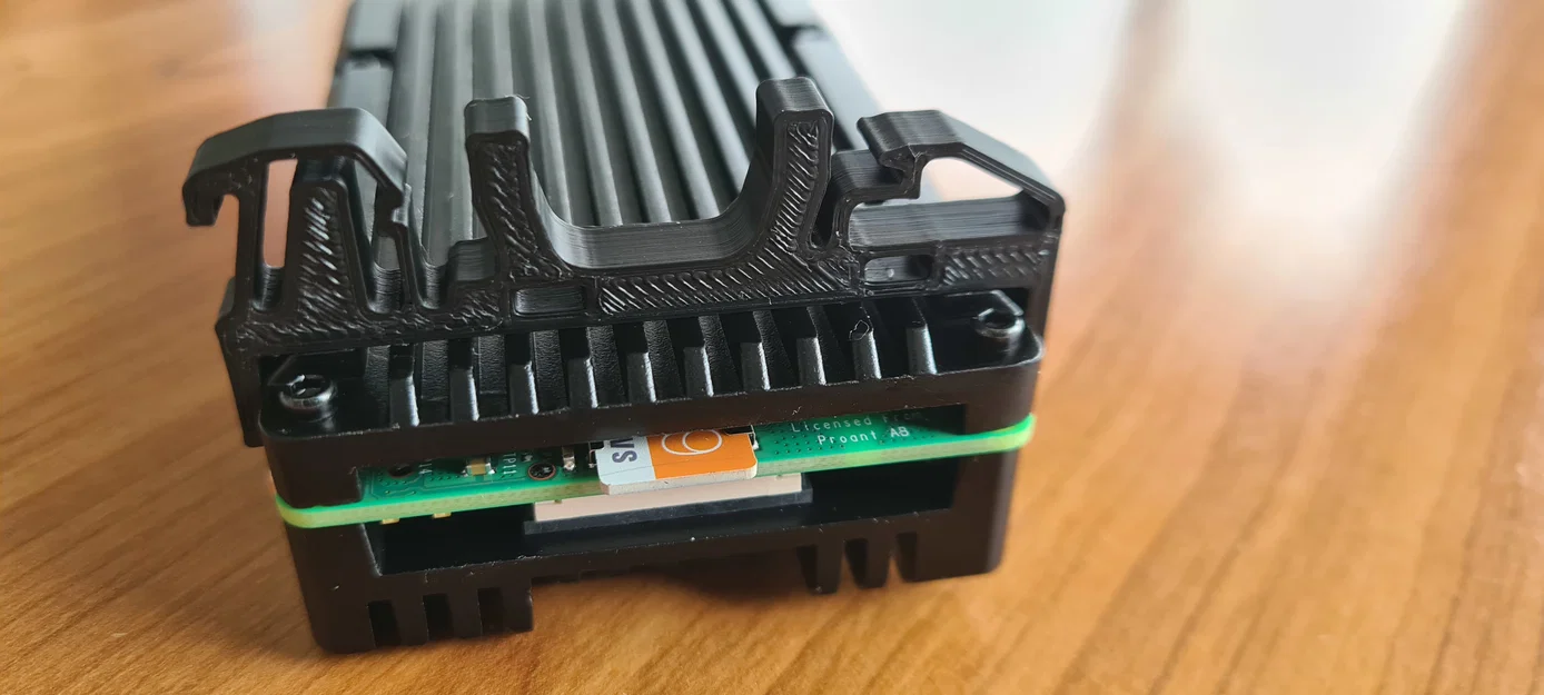 Ngàm gắn Raspberry Pi 4 Armor Case lên thanh DIN rail - Image 1