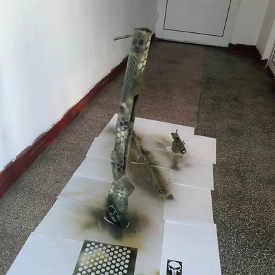 Khuôn phun sơn họa tiết tổ ong (Honey comb) trang trí mô hình